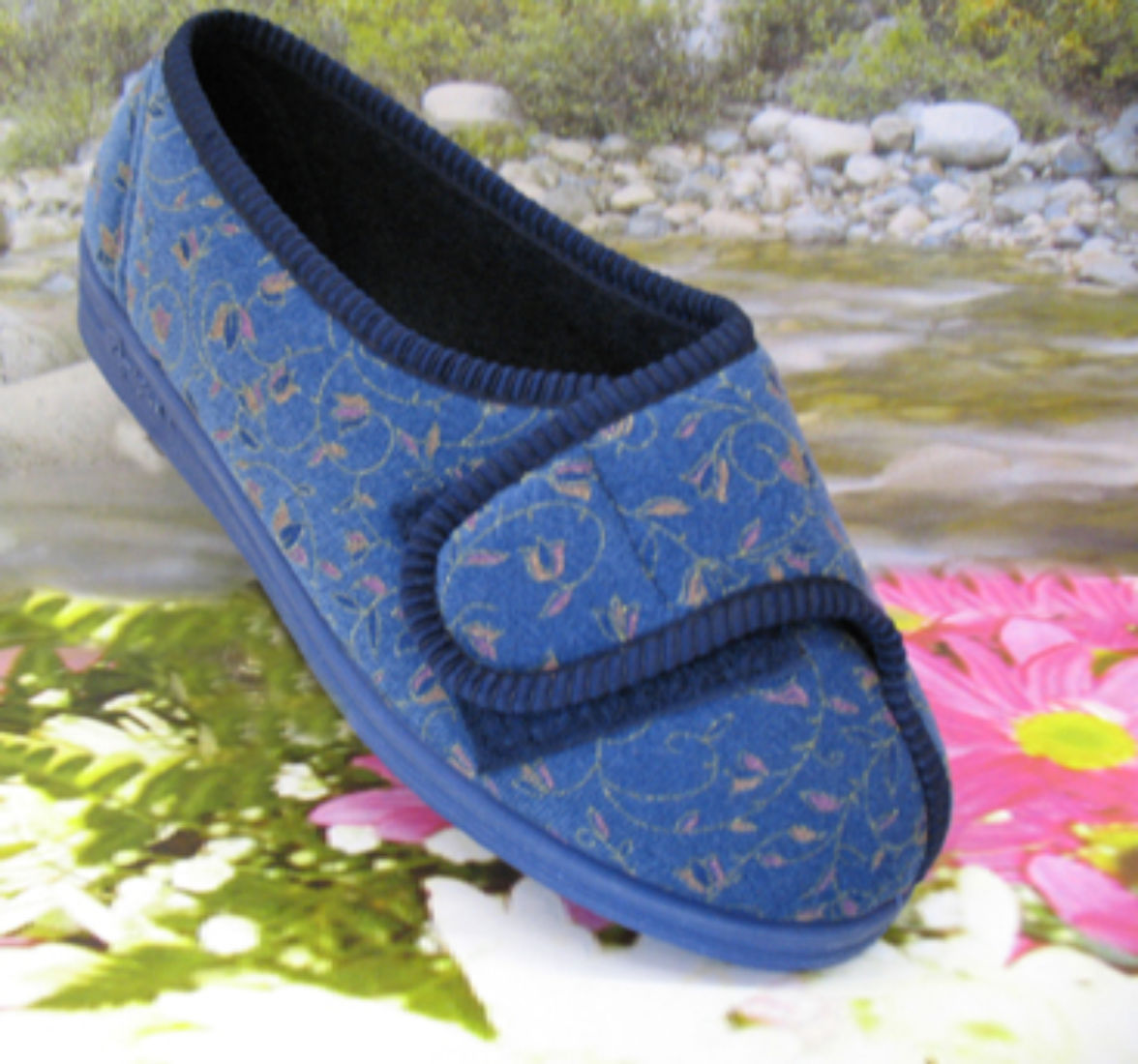 Wide fitting slippers with velcro,